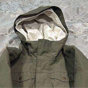 North face raincoat girls size 10/12